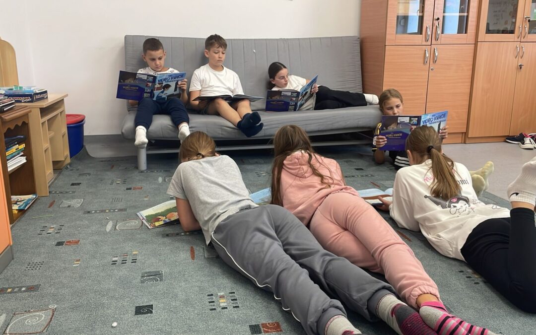 Eksperiment – trećaši i četvrtaši počinju školski dan čitanjem slikovnica