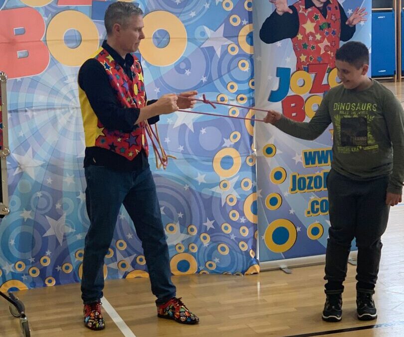 Učenici razredne nastave gledali “Čarobnu zemlju Poštovanzaniju”