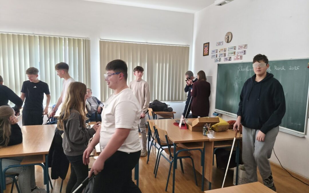 „Gledajte kroz naše naočale“